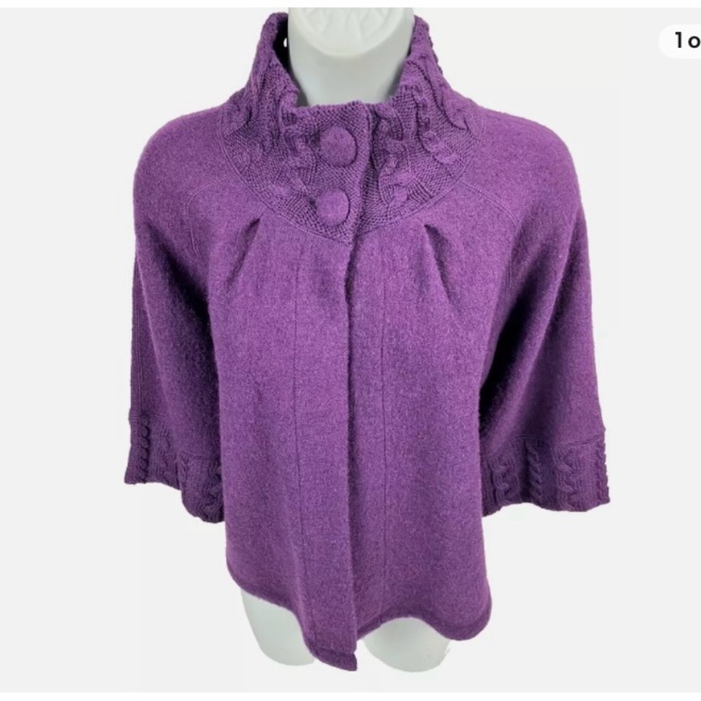 For Cynthia
2 Button Closure at Neck, Back Dart, 3/4 Sleeves